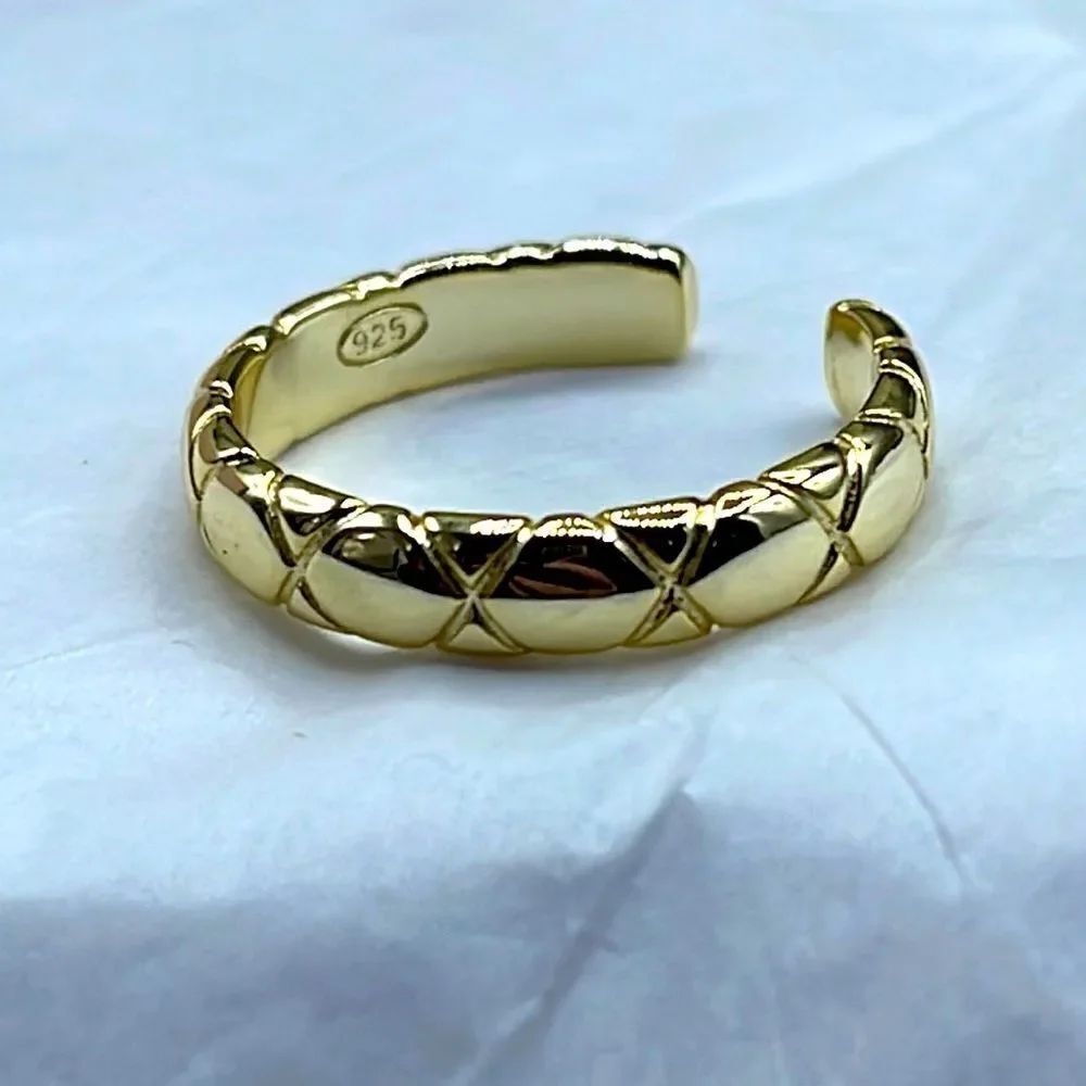 14K plated sterling silver size 8 simple X pattern ring.